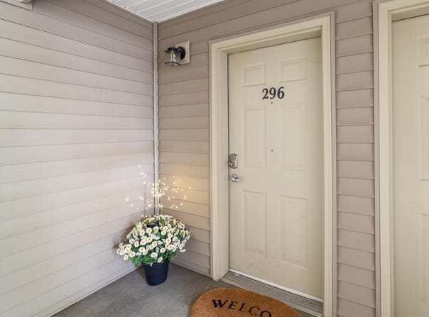 22855 E Country Vista Dr, Spokane, WA 99019