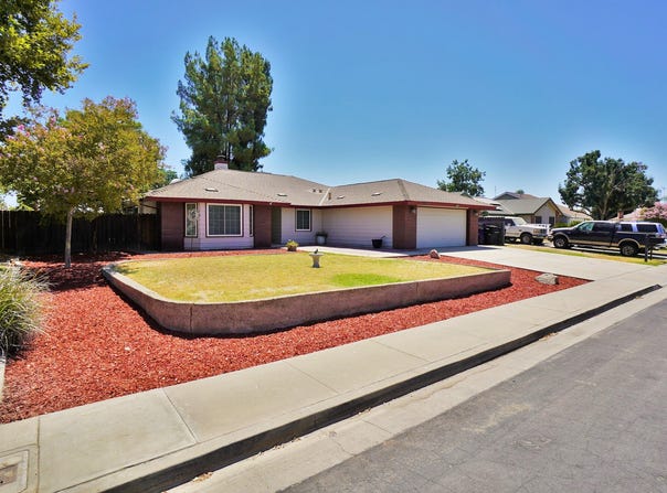 2475 Santa Lucia Court, Hanford, CA 93230