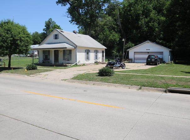 1433 N 8TH Street, COUNCIL BLUFFS, IA 51501