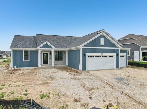 N174w20633 Laurel Springs Cir, Jackson, WI 53037