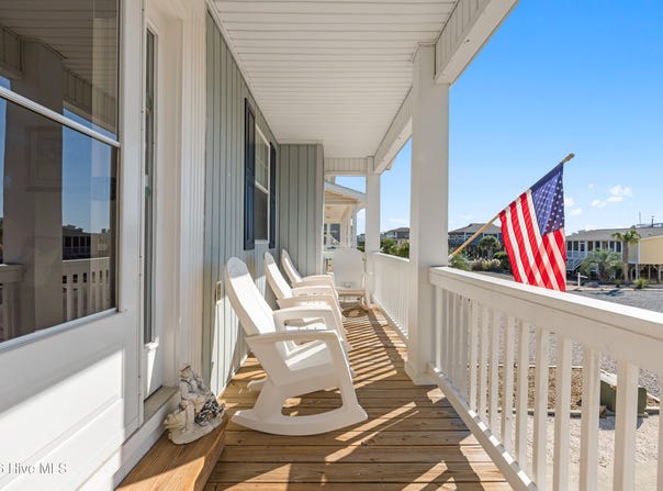 306 Brunswick Avenue W, Holden Beach, NC 28462