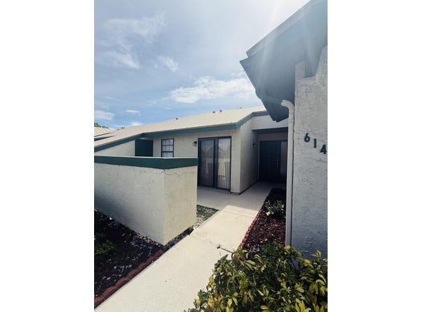 614 SW Jeanne Street, Port Saint Lucie, FL 34953