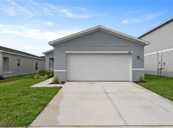 870 Friendship Circle, Labelle, FL 33935