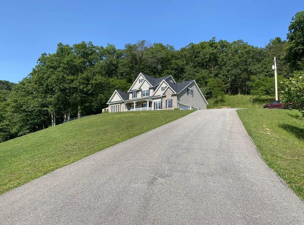 8245 Whites Creek Road, Wayne, WV 25570