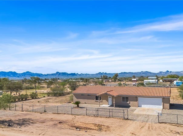 3593 N Maverick Road, Golden Valley, AZ 86413