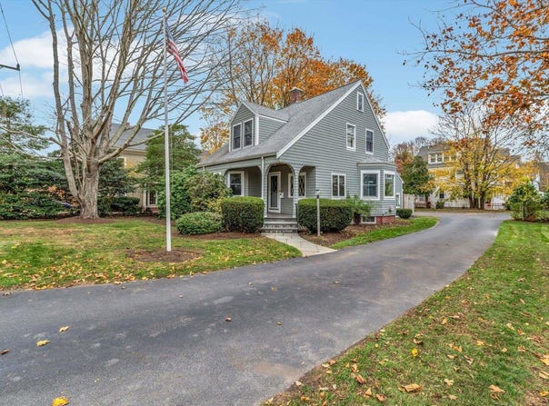 38 Old Bridge Road, Buzzards Bay, MA 02532