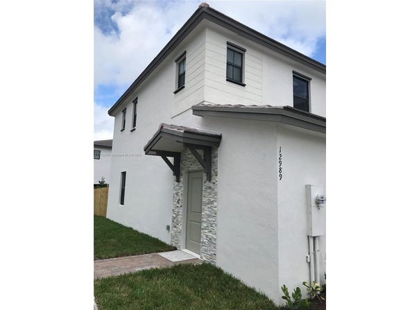 12989 SW 233rd Ter, Miami, FL 33032