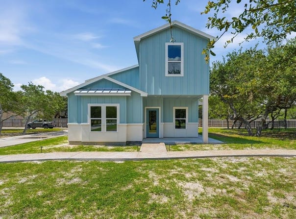 150 Lavaca Circle, ROCKPORT, TX 78380