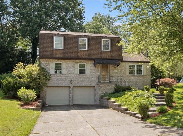 3530 Woodlake Dr, West Deer, PA 15101