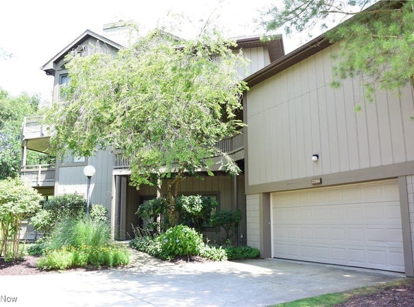 2284 Stone Creek Trail, Cuyahoga Falls, OH 44223