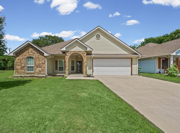 229 Firefly Drive, Springtown, TX 76082