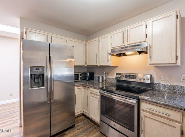 220 N 22nd Place, Mesa, AZ 85213