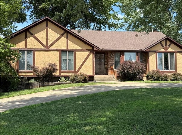 27704 E US Highway 24 Highway, Buckner, MO 64016