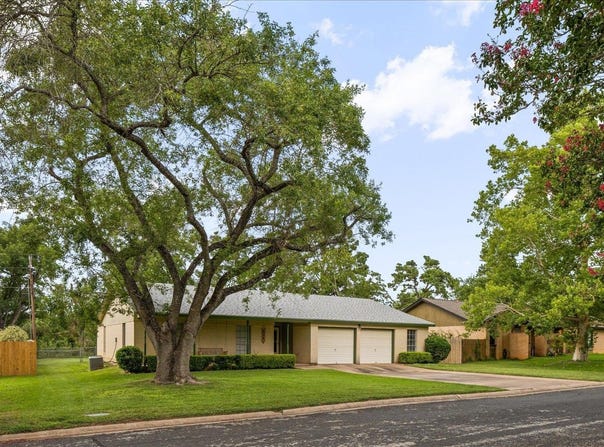 114 Pecan DR, Elgin, TX 78621