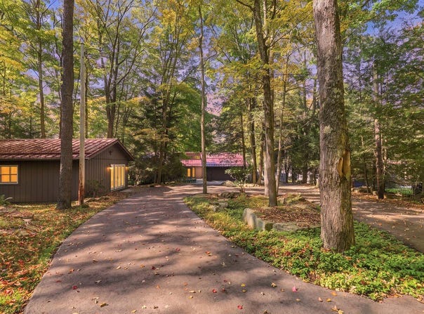 182 S Peninsula Drive, Central City, PA 15926