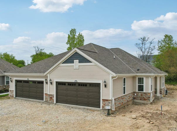 W204n17669 Laurel Pl, Jackson, WI 53037