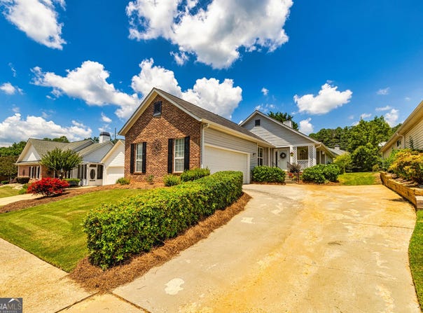 180 Woodgate Drive, Fayetteville, GA 30214