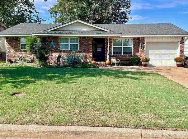 913 N 13th St, Frederick, OK 73542