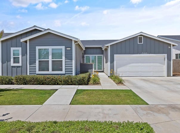 3733 N Clay, Visalia, CA 93291
