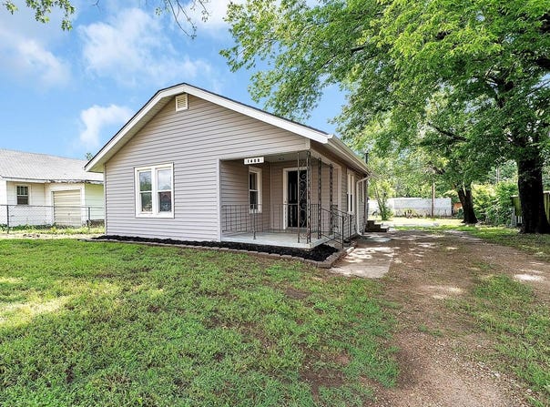 1408 N 8th St, Arkansas City, KS 67005
