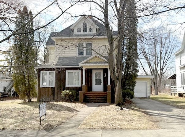 339 E Garfield Ave, Marion, WI 54950