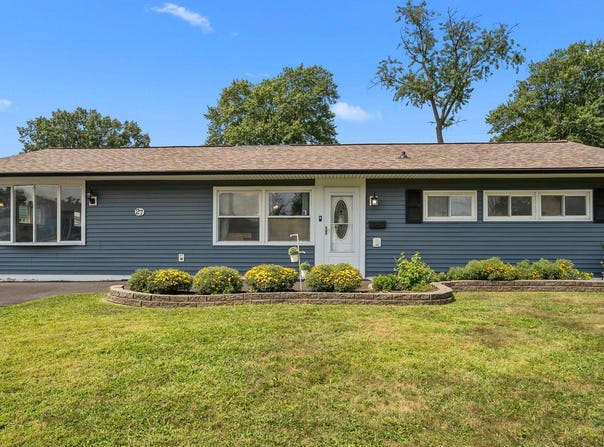 27 TEABERRY LANE, LEVITTOWN, PA 19054