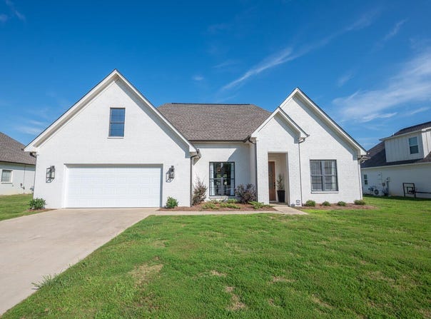 170 Ridgeway Dr, Starkville, MS 39759