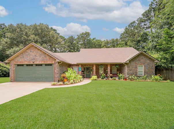 620 Town Oaks Cir, Kilgore, TX 75662