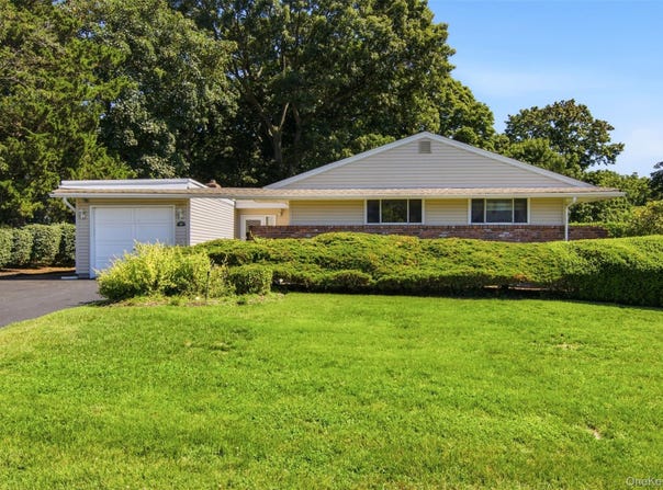 9 Bowman Lane, Kings Park, NY 11754