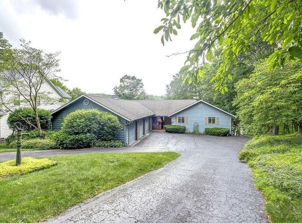 665 Highland Hills Drive, Howard, OH 43028