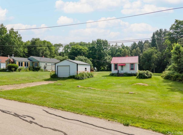 112 Kellstrom, Iron River, MI 49935