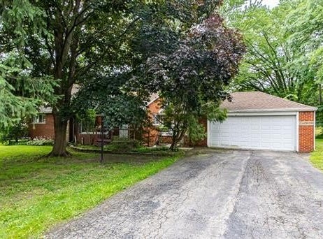 5511 Wright Drive, Troy, MI 48098