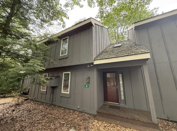31 Downhill, Lake Harmony, PA 18624