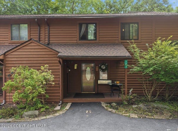 123 Meadow View Court, Bushkill, PA 18324