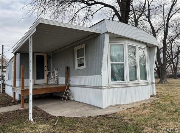 203 E Main Street, Coffeen, IL 62017