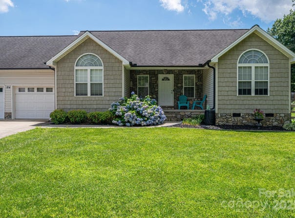 104 Nottingham Drive, Maiden, NC 28650