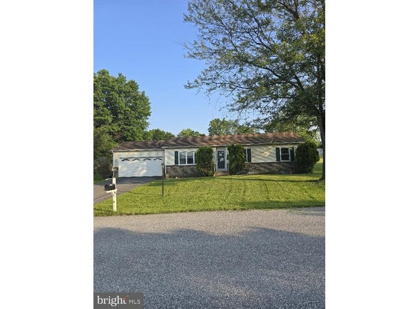 8 WHEATFIELD DRIVE, CARLISLE, PA 17015