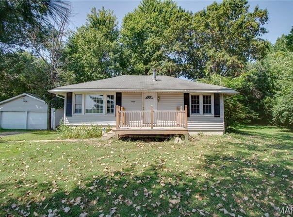7220 Ingham Lane, Godfrey, IL 62035