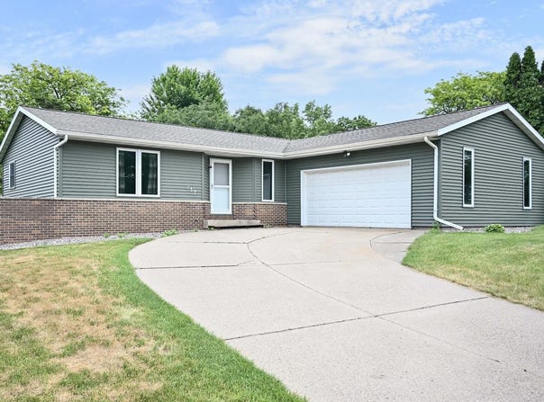 217 13th Ave, Onalaska, WI 54650