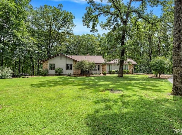 12 Hawk Forest Court, Defiance, MO 63341