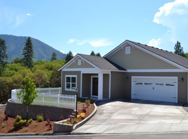 2121 SE Wyndham Way, Grants Pass, OR 97527