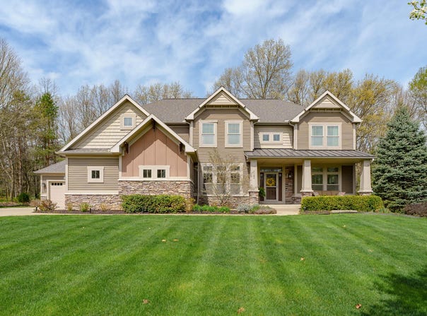 7182 Breton Woods Court, Kalamazoo, MI 49009