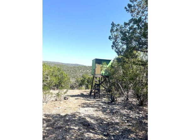 693 Rancho Real, Leakey, TX 78873