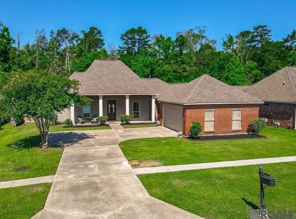 32801 Briar Oak Dr, Walker, LA 70785
