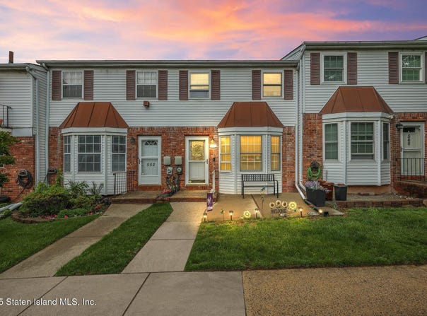 550 Golf View Court, Staten Island, NY 10314