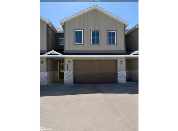 107 Stonebrook Ct., Clear Lake, IA 50428