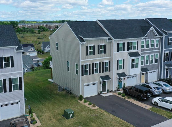 28 IRON HORSE LN, FISHERSVILLE, VA 22939