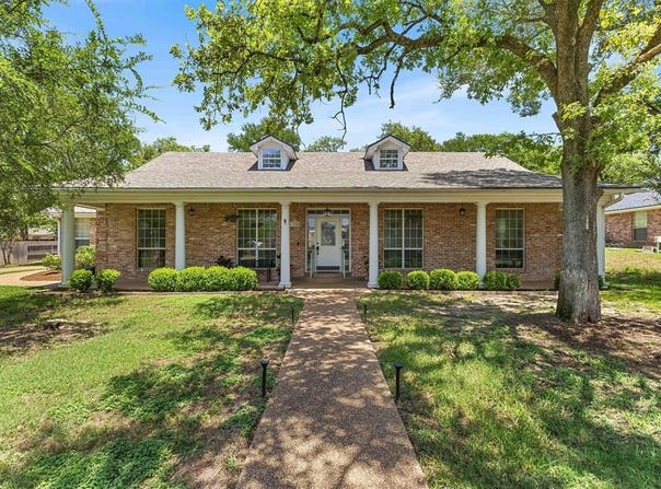 105 Lost Oaks Drive, Waco, TX 76705