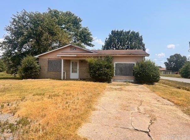 1817 S Rose, Stuttgart, AR 72160