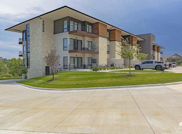3022 Fieldhouse Circle, Manhattan, KS 66503